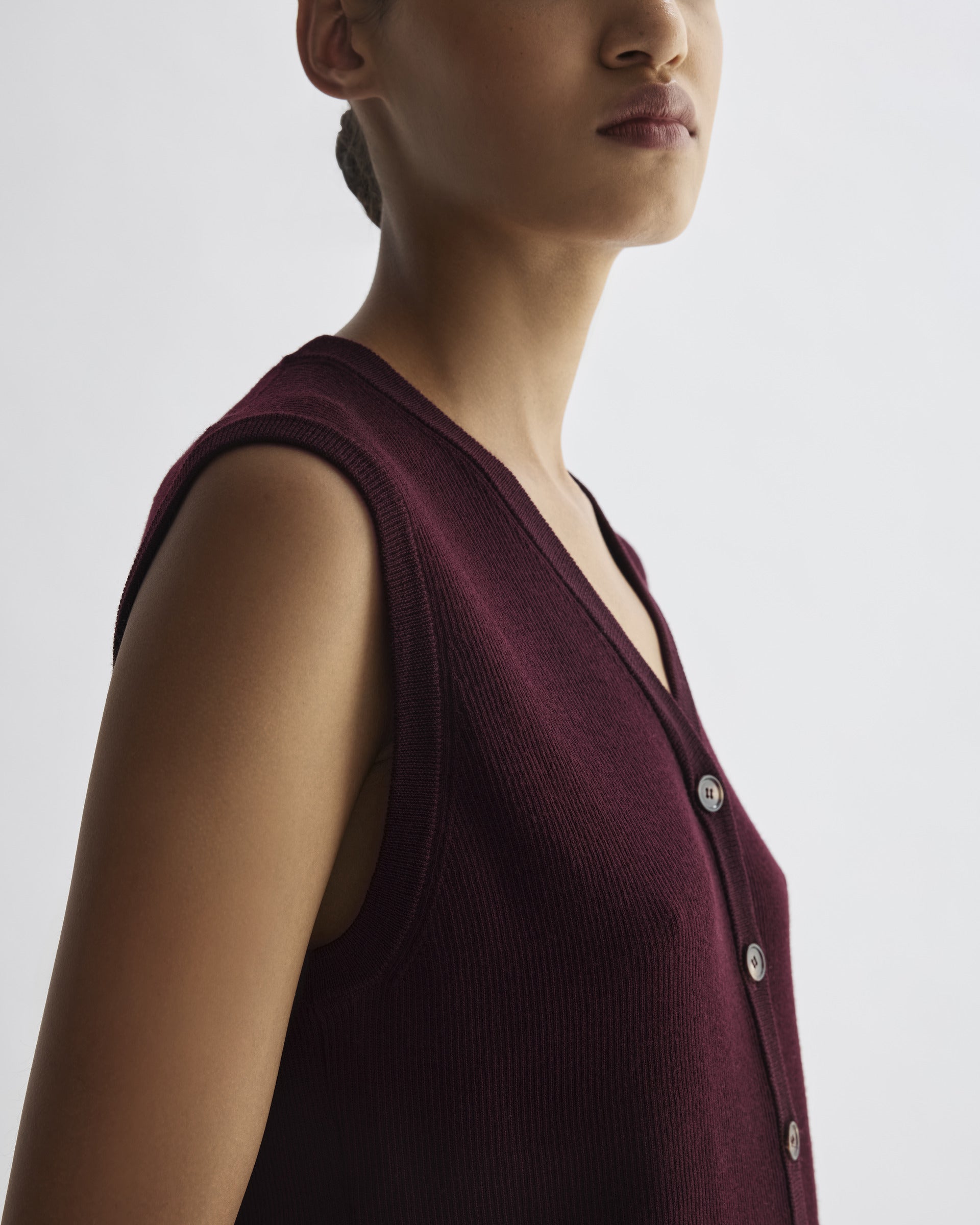 Alice Vest in Merino Wool, Deep Plum - Veronica De Piante