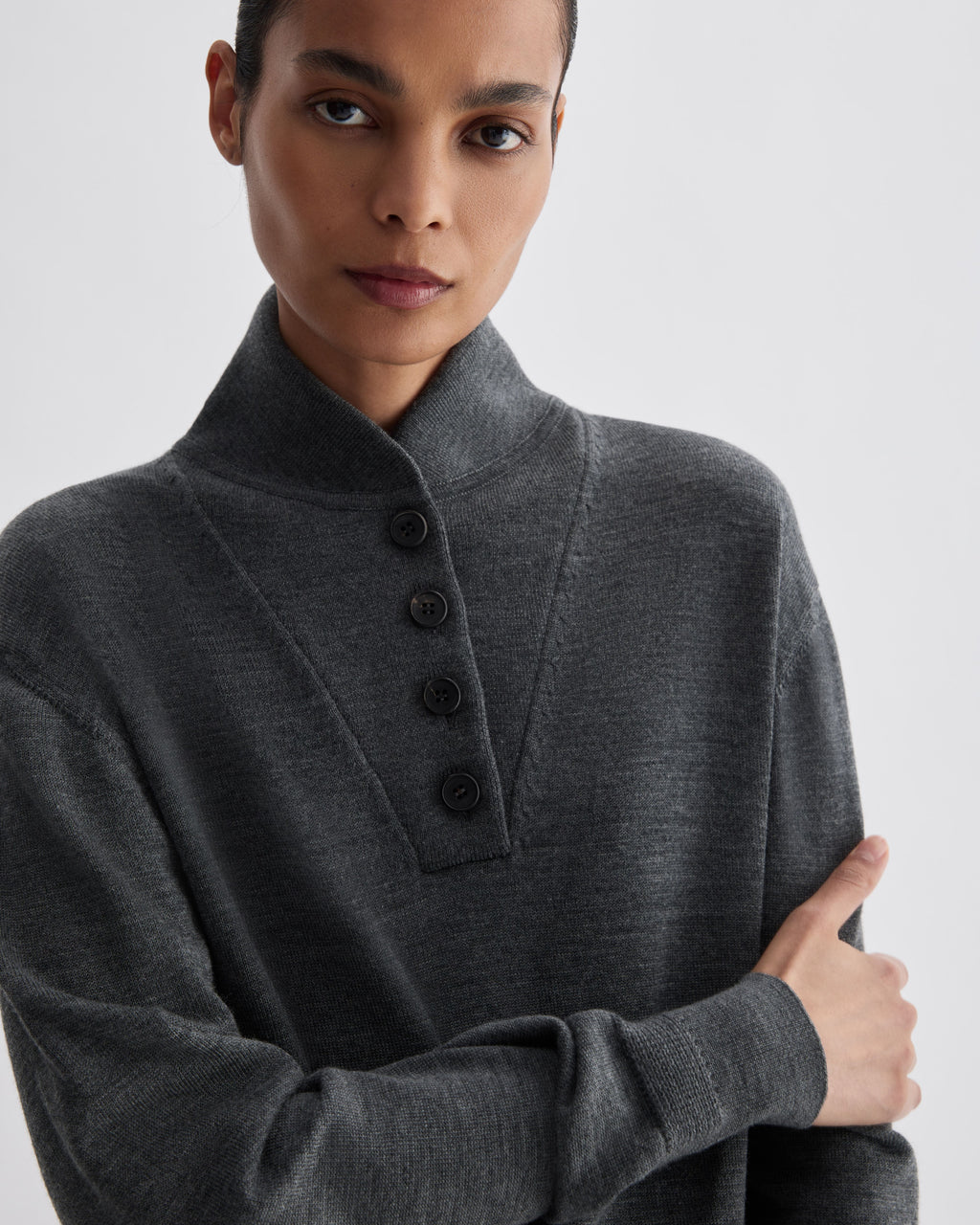 Veronica De Piante Alicia grey melange merino wool knit sweater, cozy and stylish women's knitwear, close-up of fabric and fit.