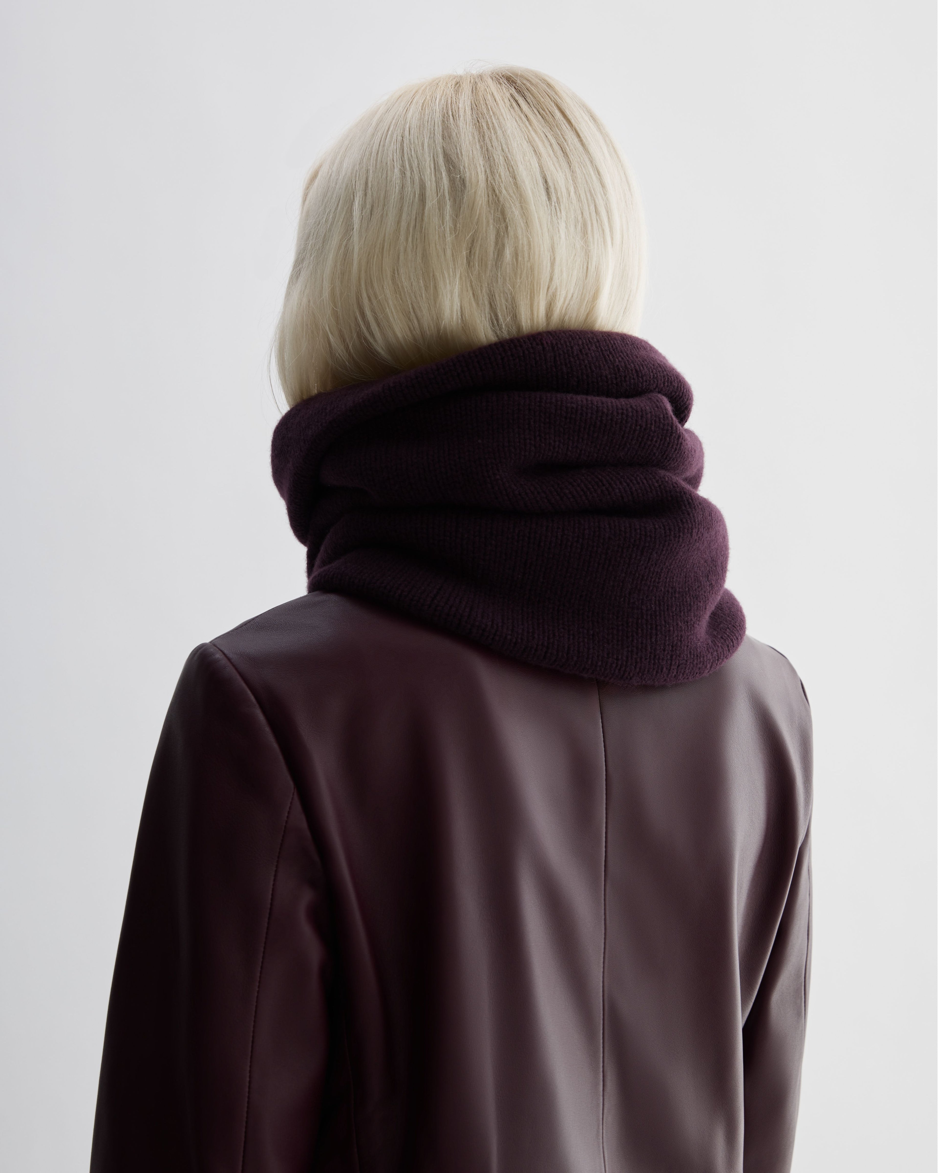 Fleur Snood in Wool Cashmere, Deep Plum - Veronica De Piante