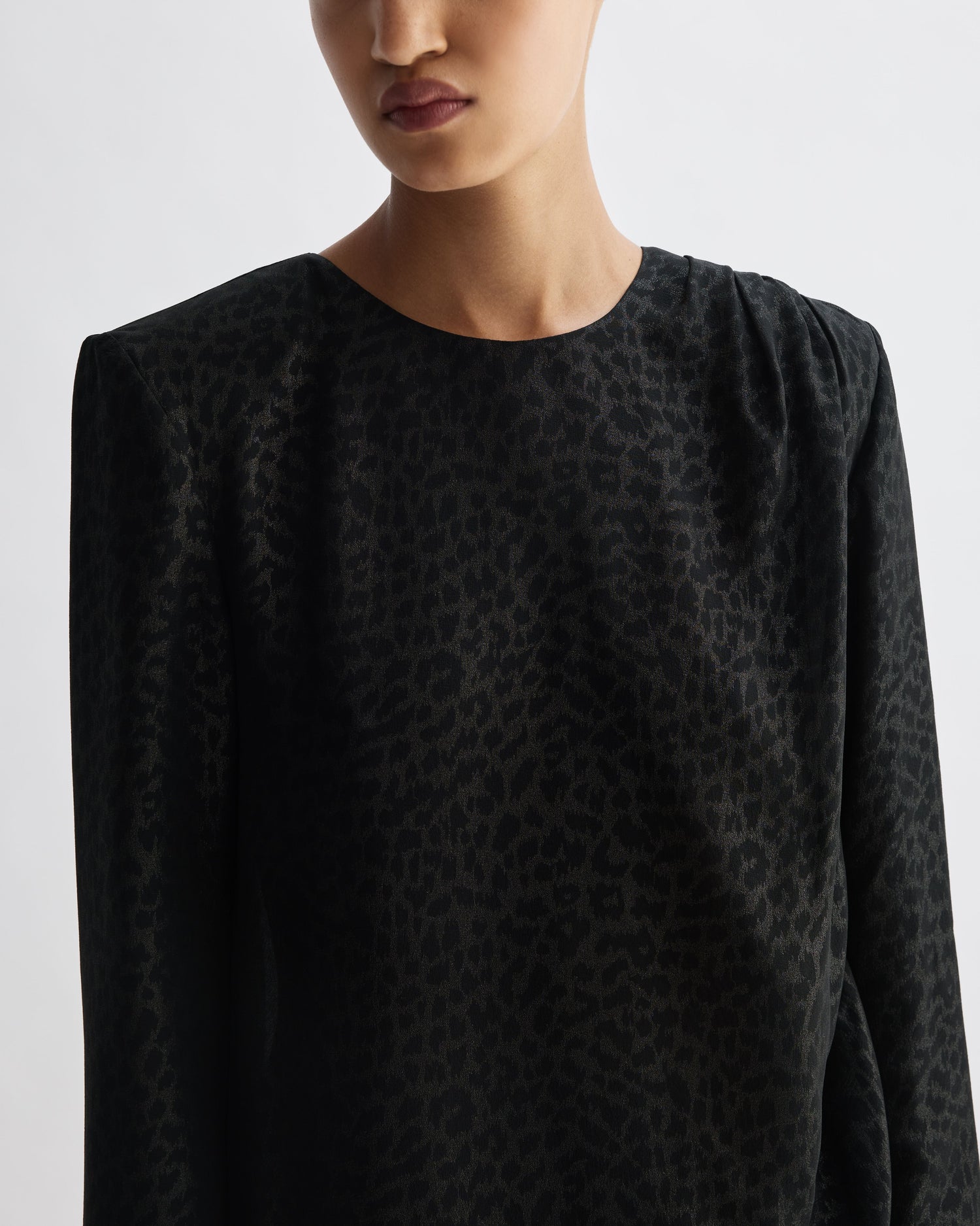 Pia Dress in Silk, Silver Leopard