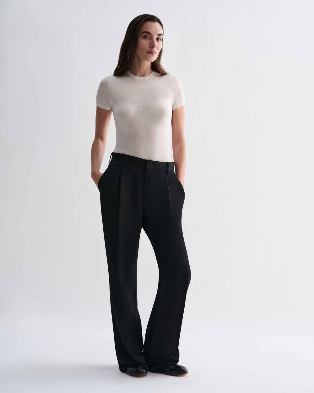 Black Billie linen trousers by Veronica De Piante, showcasing a relaxed fit and stylish design in a natural fabric.
