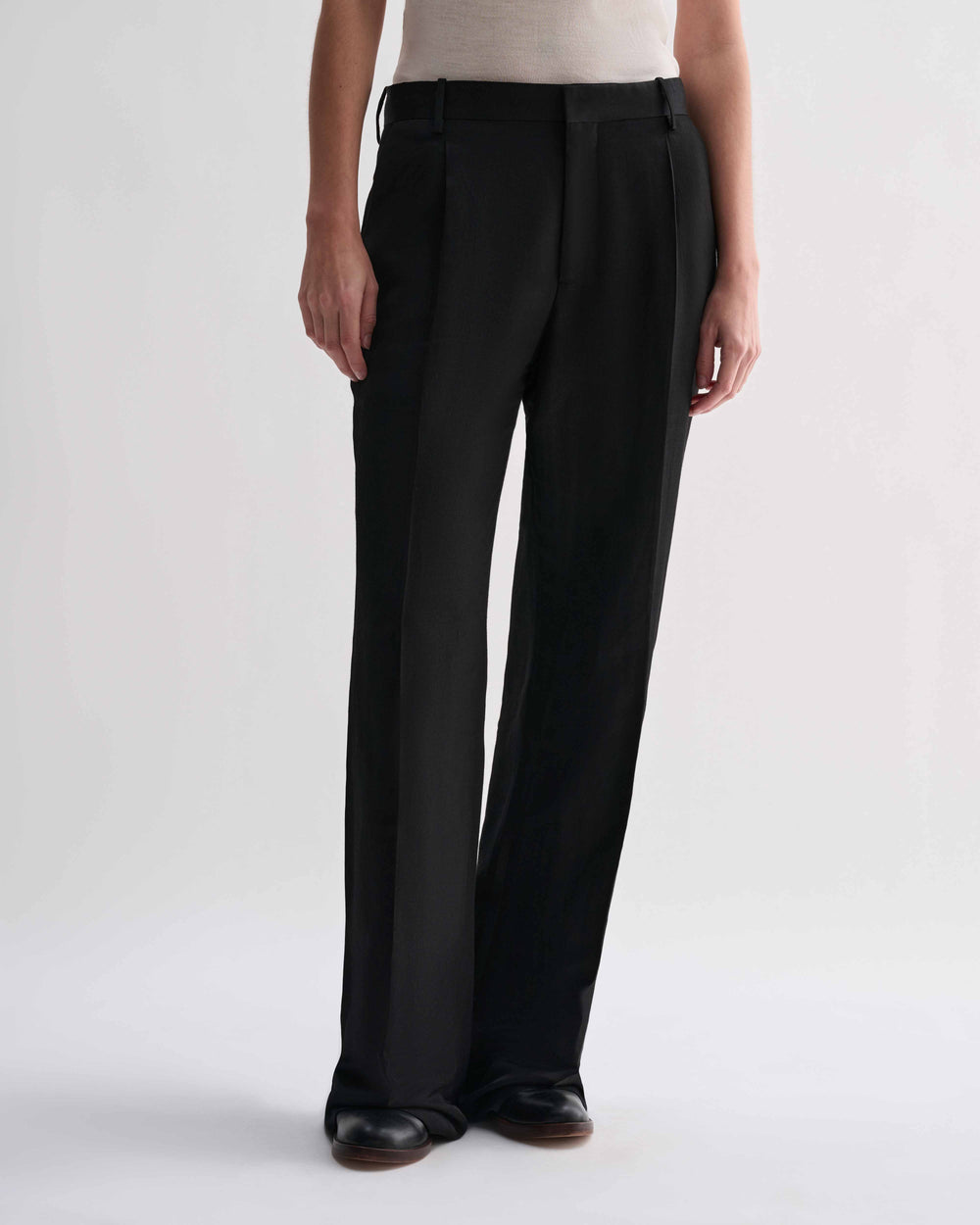 Black Billie Linen Trousers by Veronica De Piante featuring a relaxed fit and tailored waistband, displayed on a model.