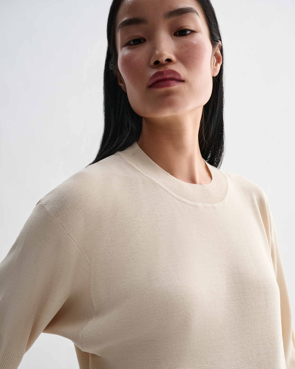 Off-white Carys knit T-shirt by Veronica De Piante, featuring a soft viscose fabric and a casual, relaxed fit.
