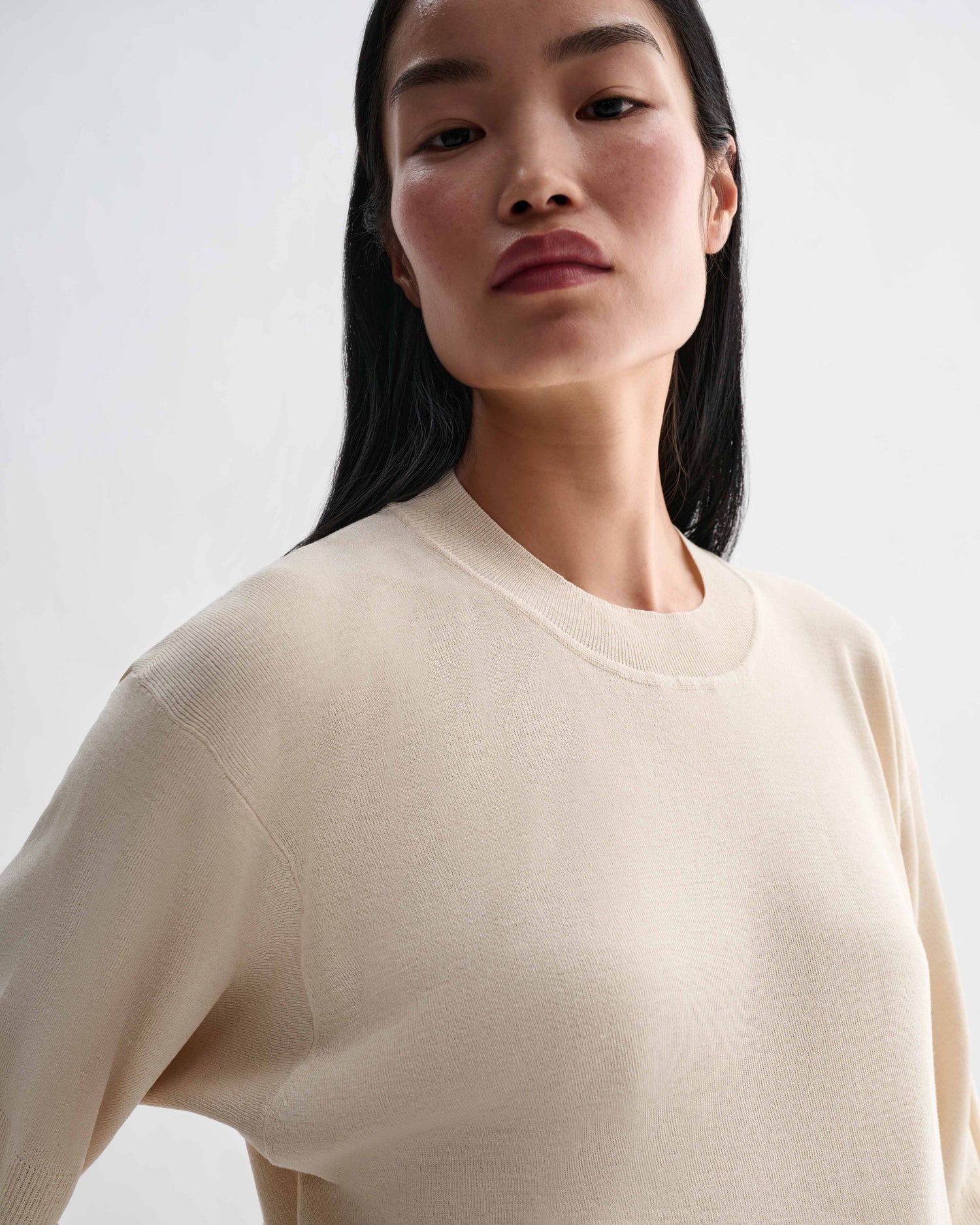 Off-white Carys knit T-shirt by Veronica De Piante, featuring a soft viscose fabric and a casual, relaxed fit.