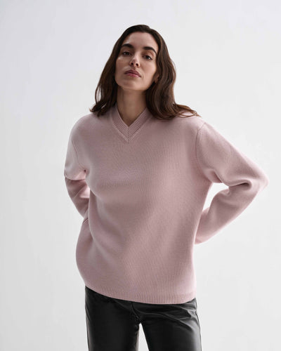 Pink cashmere Elara sweater by Veronica De Piante, showcasing soft knitwear with a cozy, stylish fit.
