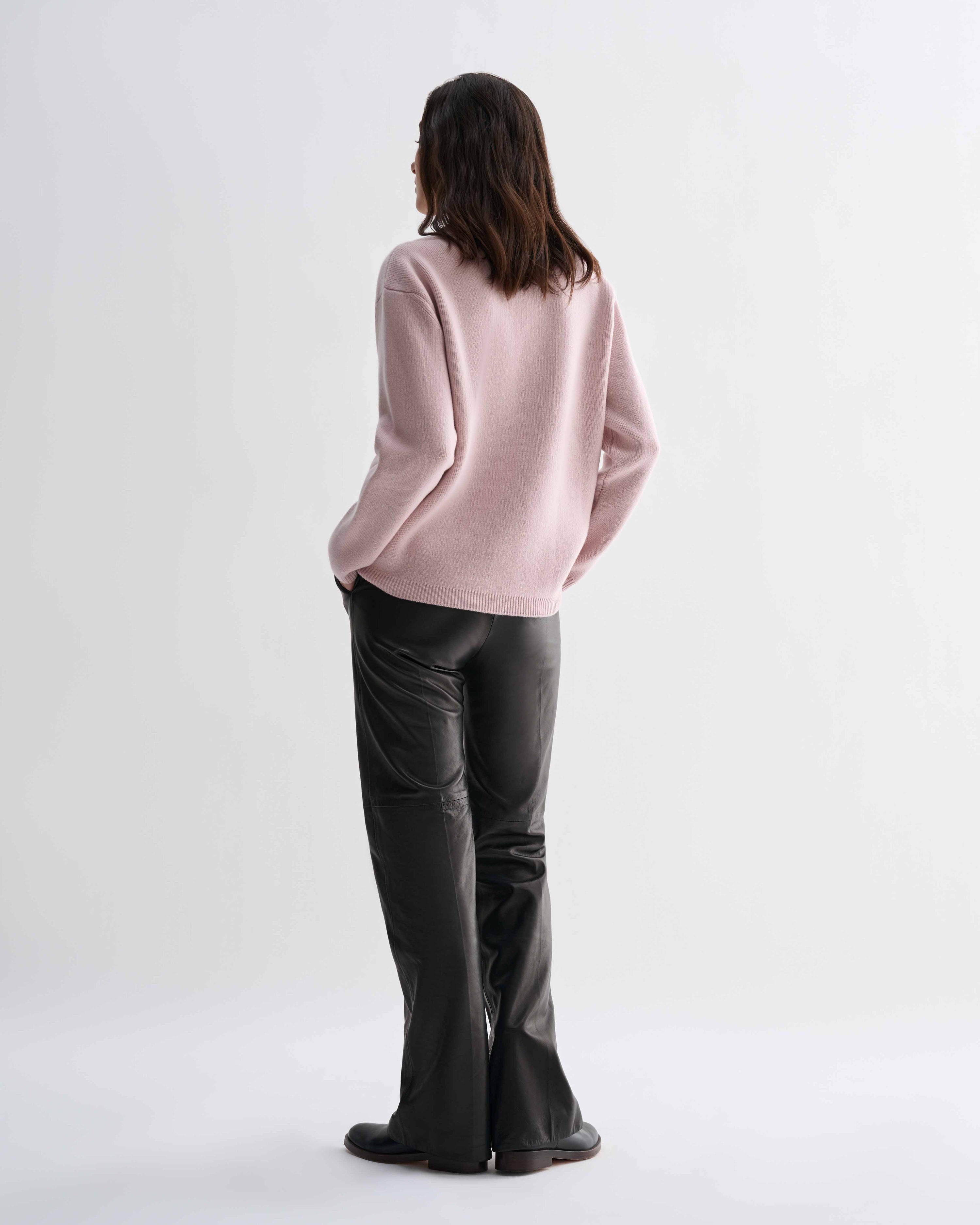 Pink cashmere Elara sweater by Veronica De Piante, soft knitwear with a cozy, stylish fit.