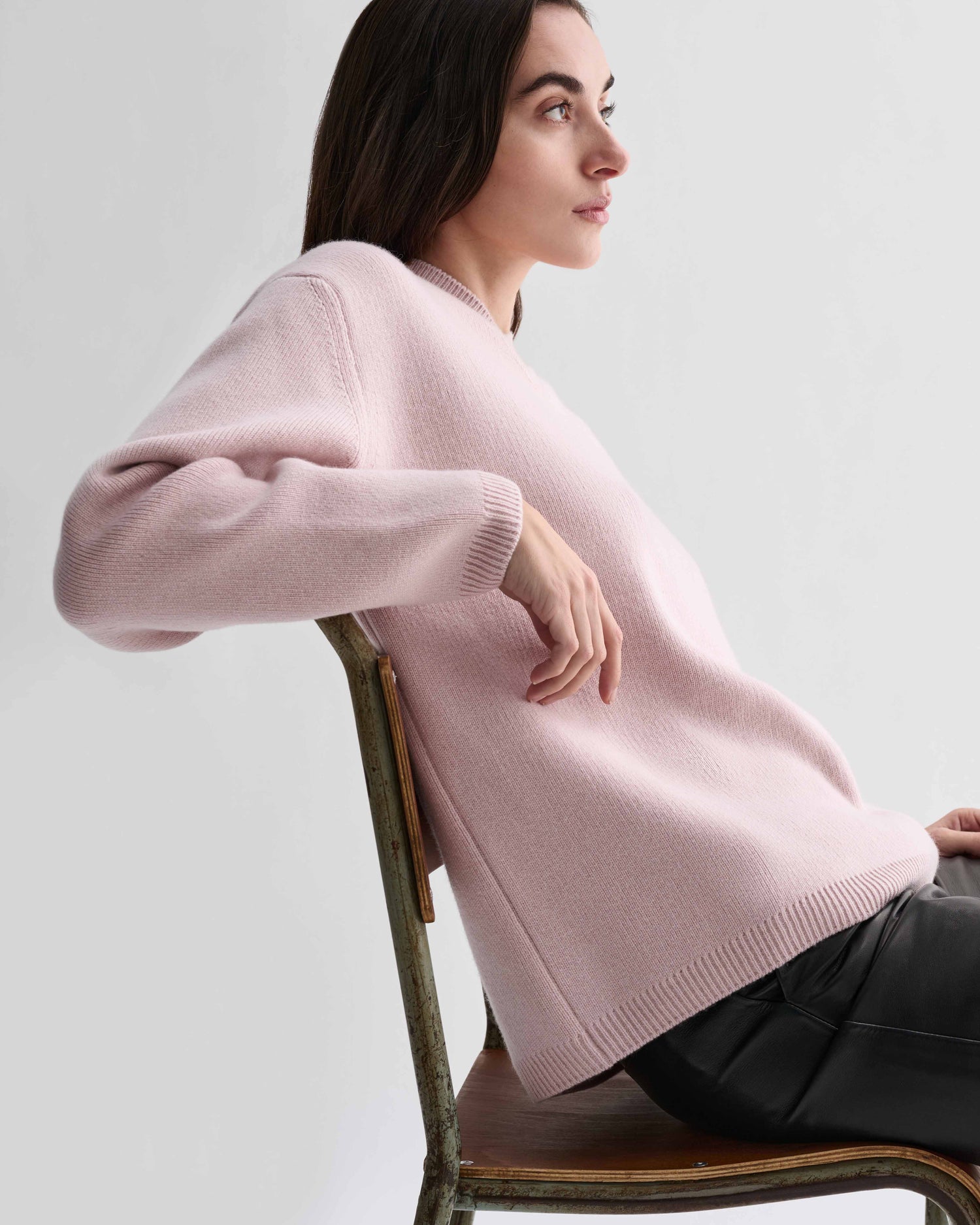 Pink Veronica De Piante Elara cashmere sweater featuring a cozy knitwear design and a soft, luxurious texture.