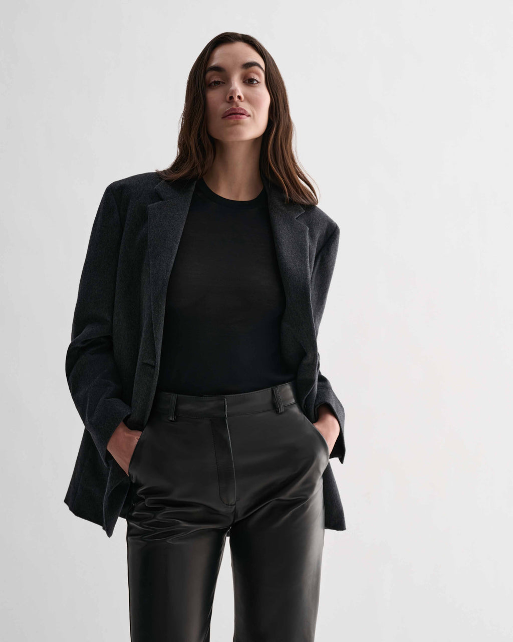 Grey pure cashmere Gio Jacket blazer on model, featuring classic tailoring lines and a soft, defined handle