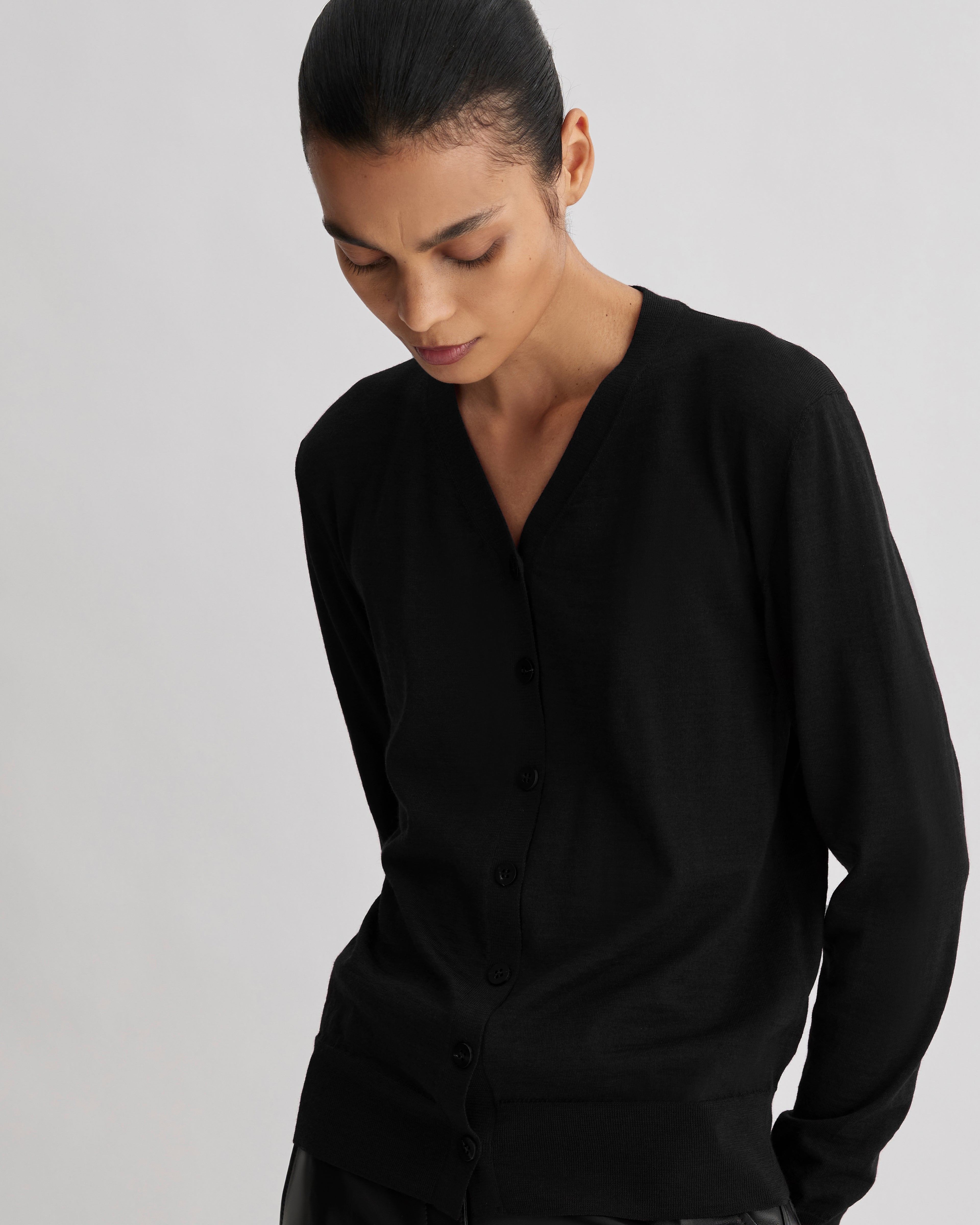 Katie Cardigan in Merino Wool, Black - Veronica De Piante
