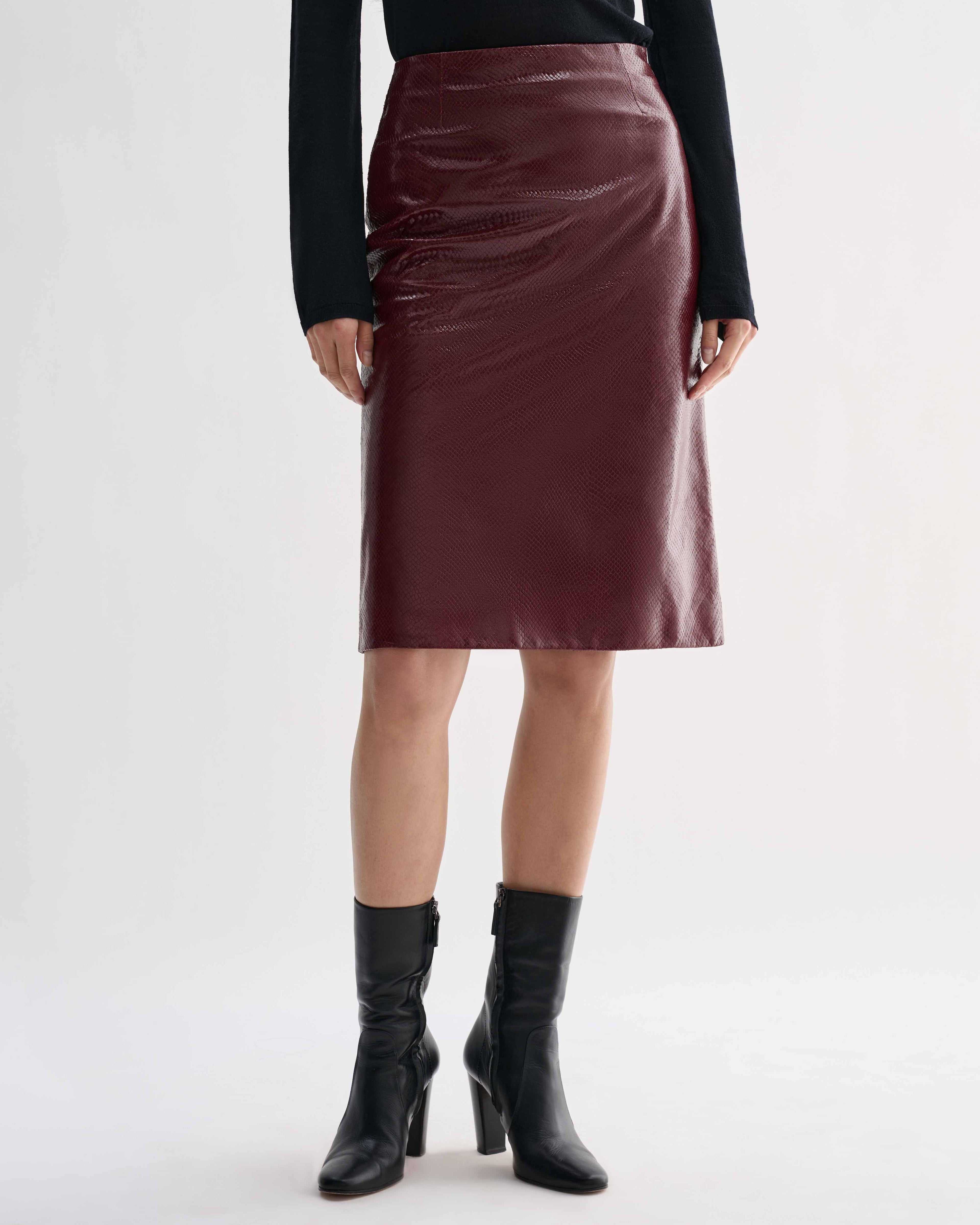 Dark red Noelia pencil skirt in semi-gloss embossed leather with snakeskin texture