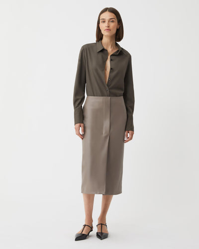 Phoebe skirt in smog-colored nappa leather, showcasing a sleek design and smooth texture.
