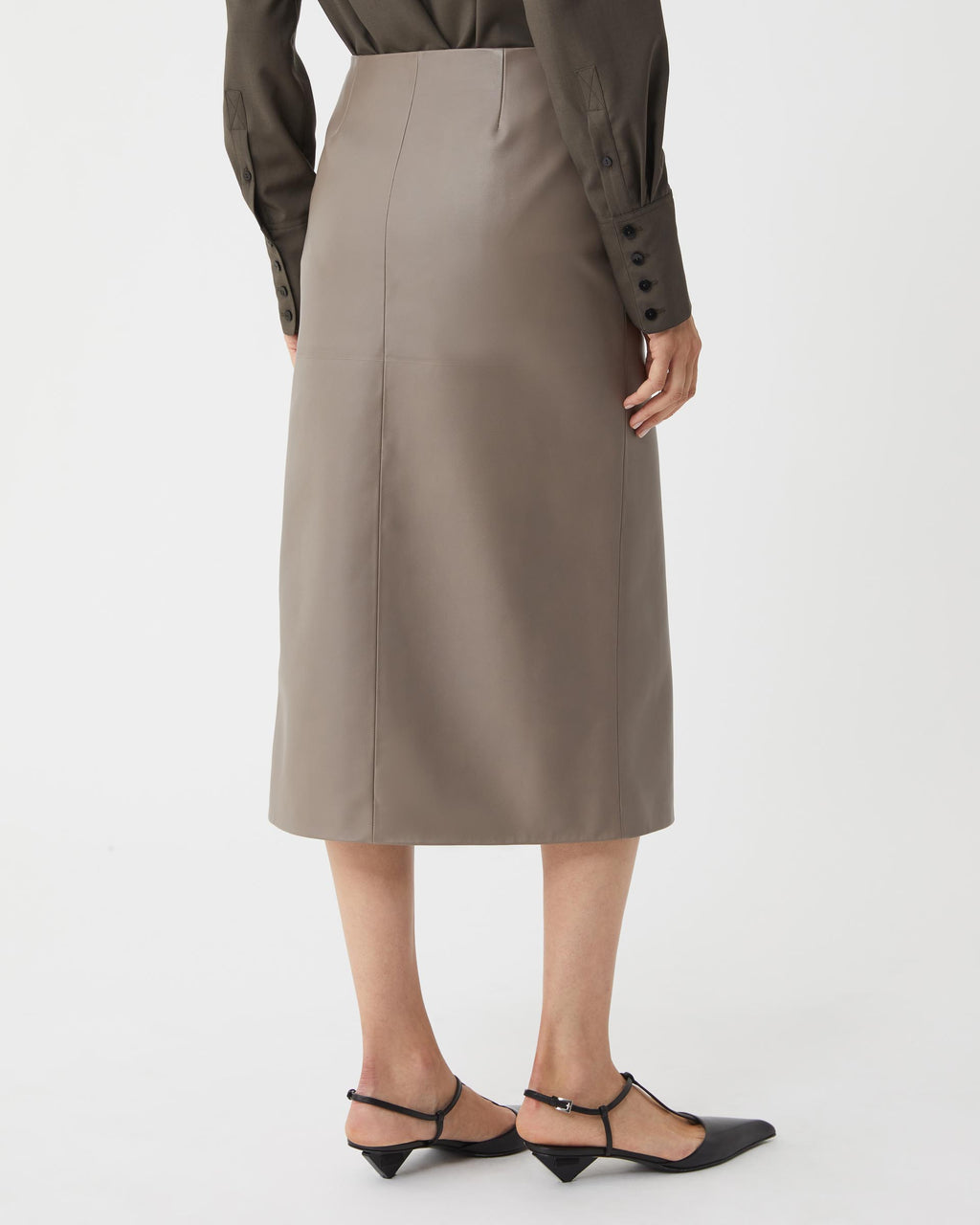Nappa leather Phoebe skirt in smog color, showcasing a sleek design and smooth texture.