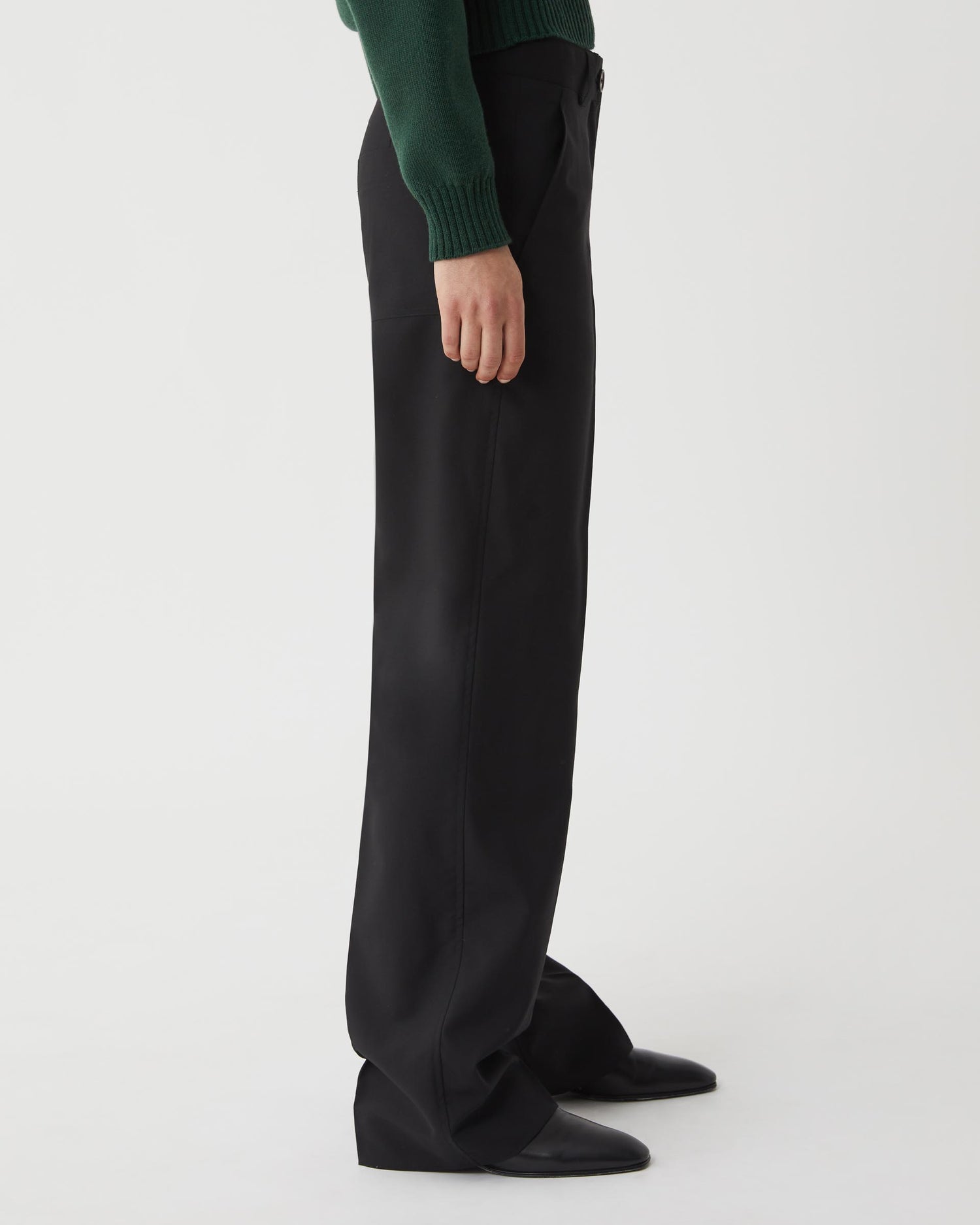 Avery Trouser in Light Wool Suiting, Black