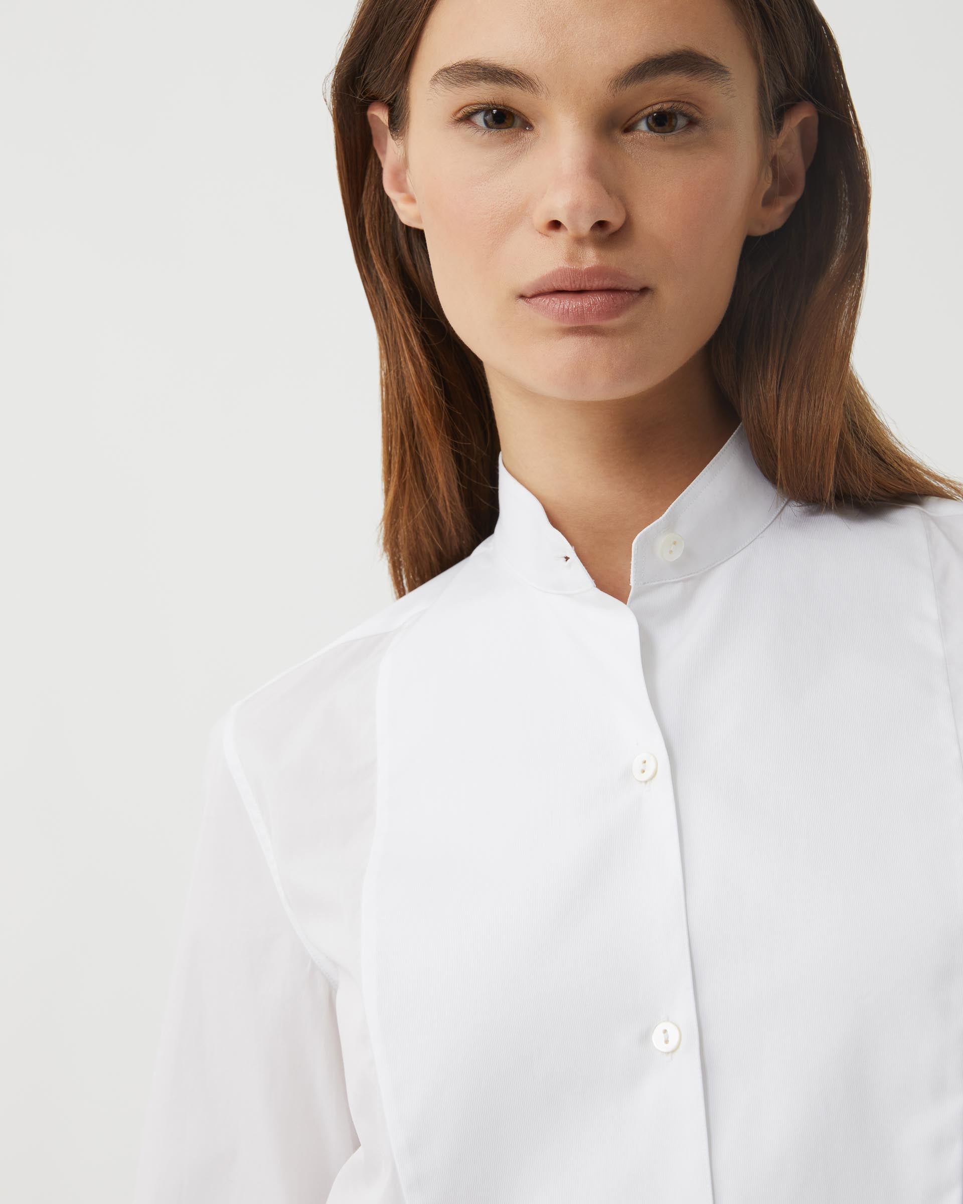 White cotton poplin tuxedo shirt by Veronica De Piante, featuring a classic design and elegant collar details.