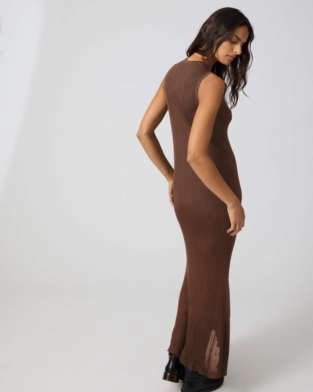 Veronica De Piante Gabby dress in viscose with camel color, featuring a stylish, flowing design perfect for casual or dressy occasions.