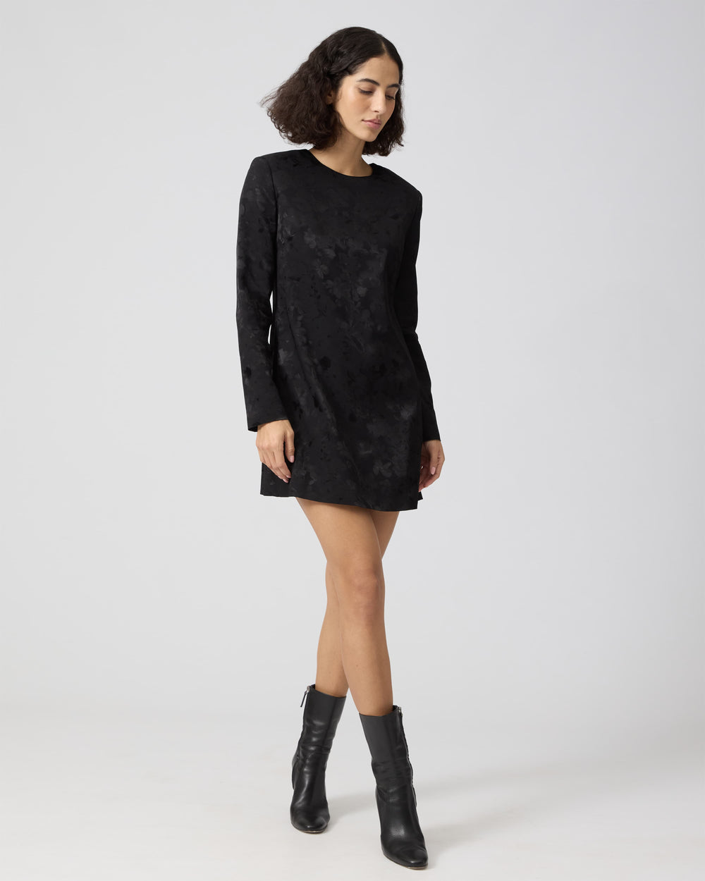 Veronica De Piante Carlota dress in black viscose jacquard fabric, elegant and flowing dress with intricate patterns and a stylish silhouette.