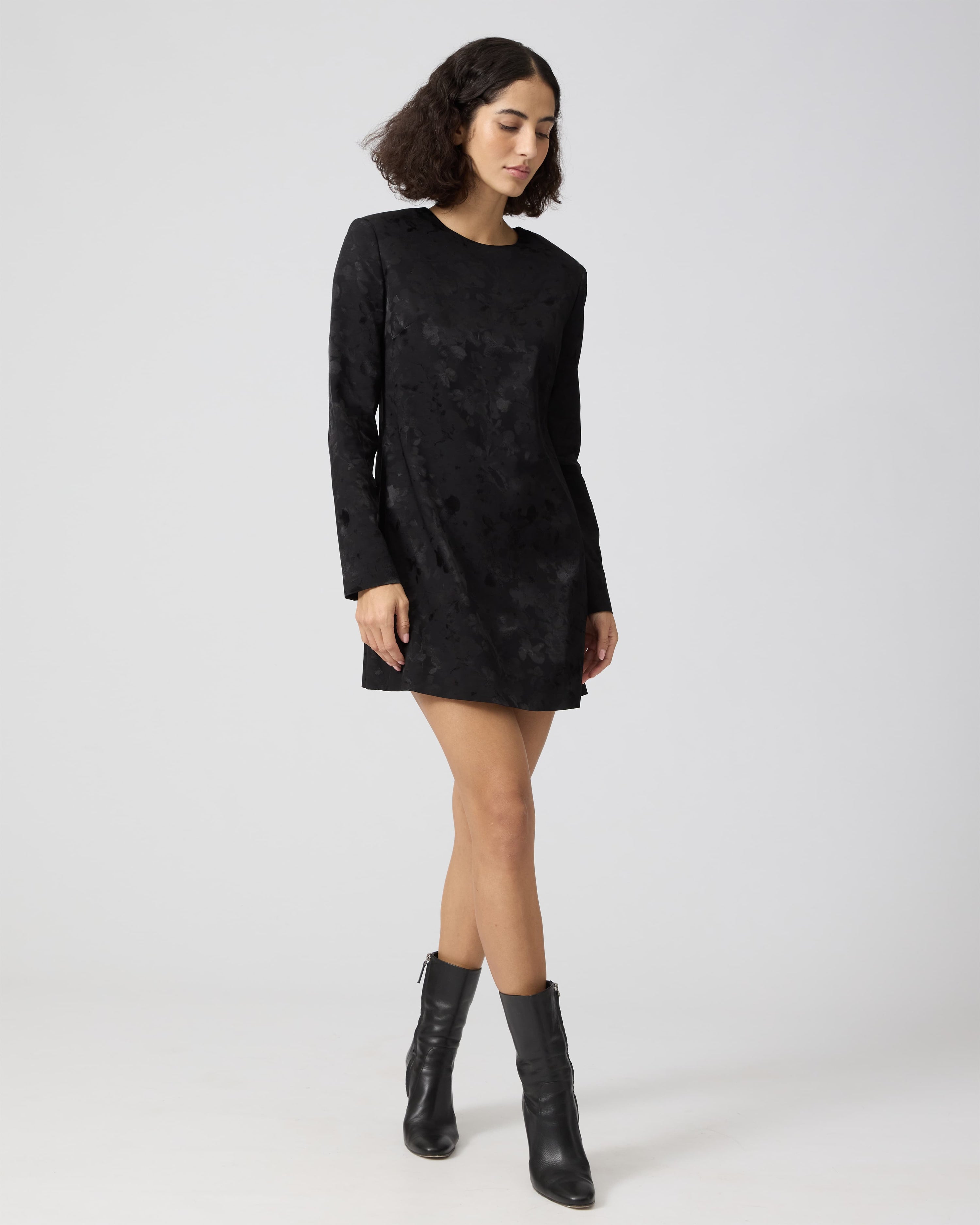 Veronica De Piante Carlota dress in black viscose jacquard fabric, elegant and flowing dress with intricate patterns and a stylish silhouette.