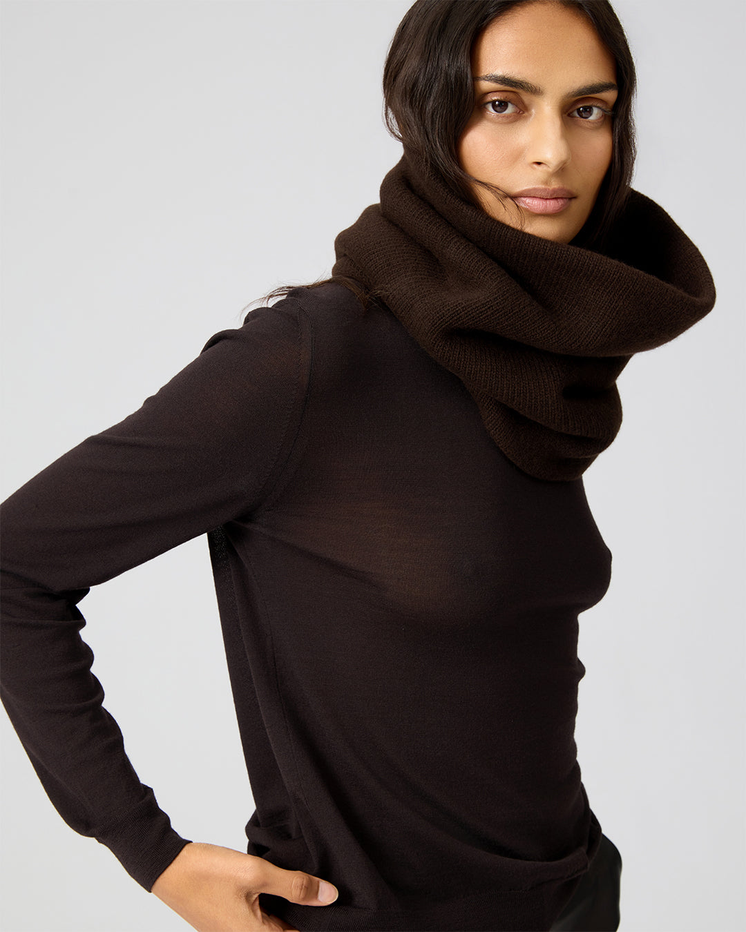 Fleur Snood In Wool Cashmere, Chocolate