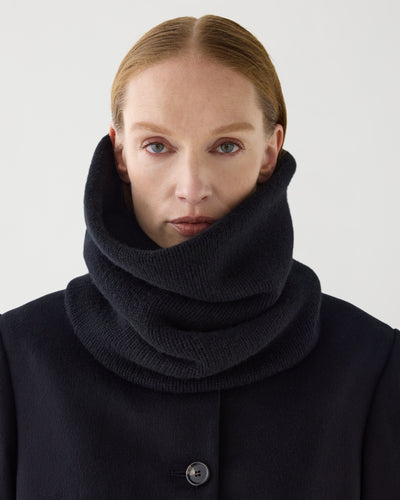 Fleur Snood in Wool Cashmere, Black - Veronica De Piante
