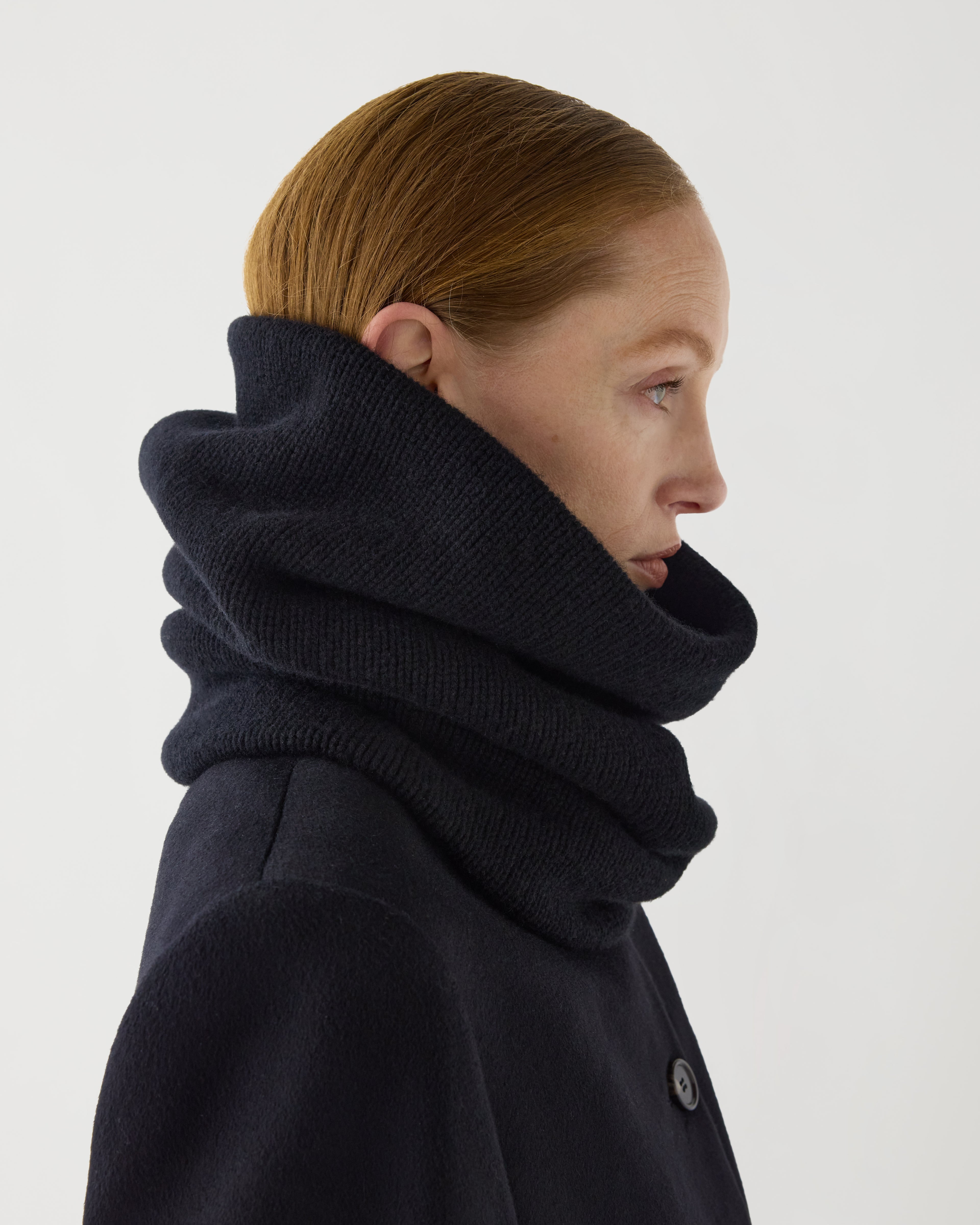 Fleur Snood in Wool Cashmere, Black - Veronica De Piante
