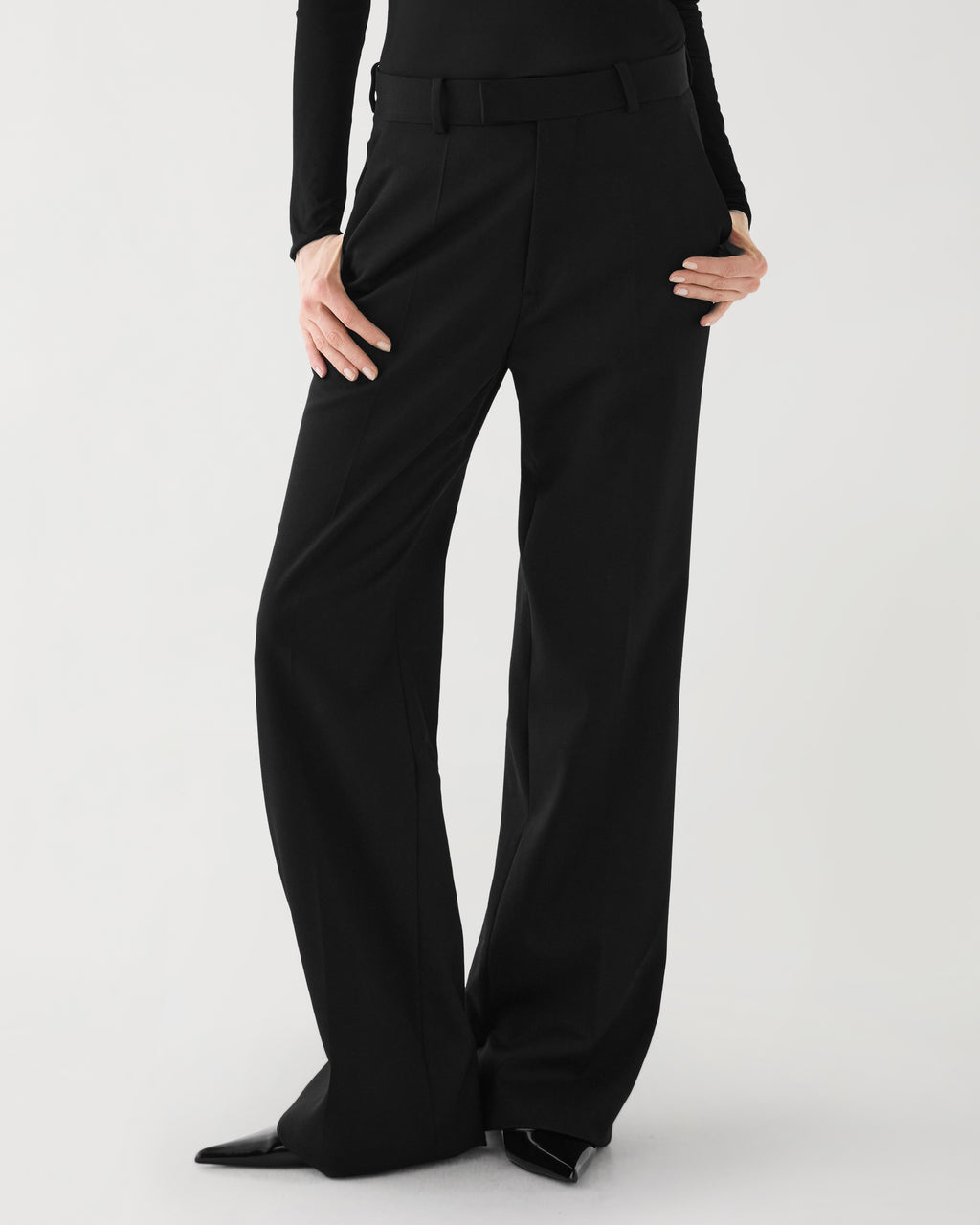 Black Taylor Trouser in stretch wool twill by Veronica De Piante, featuring a tailored fit and classic bottom style.
