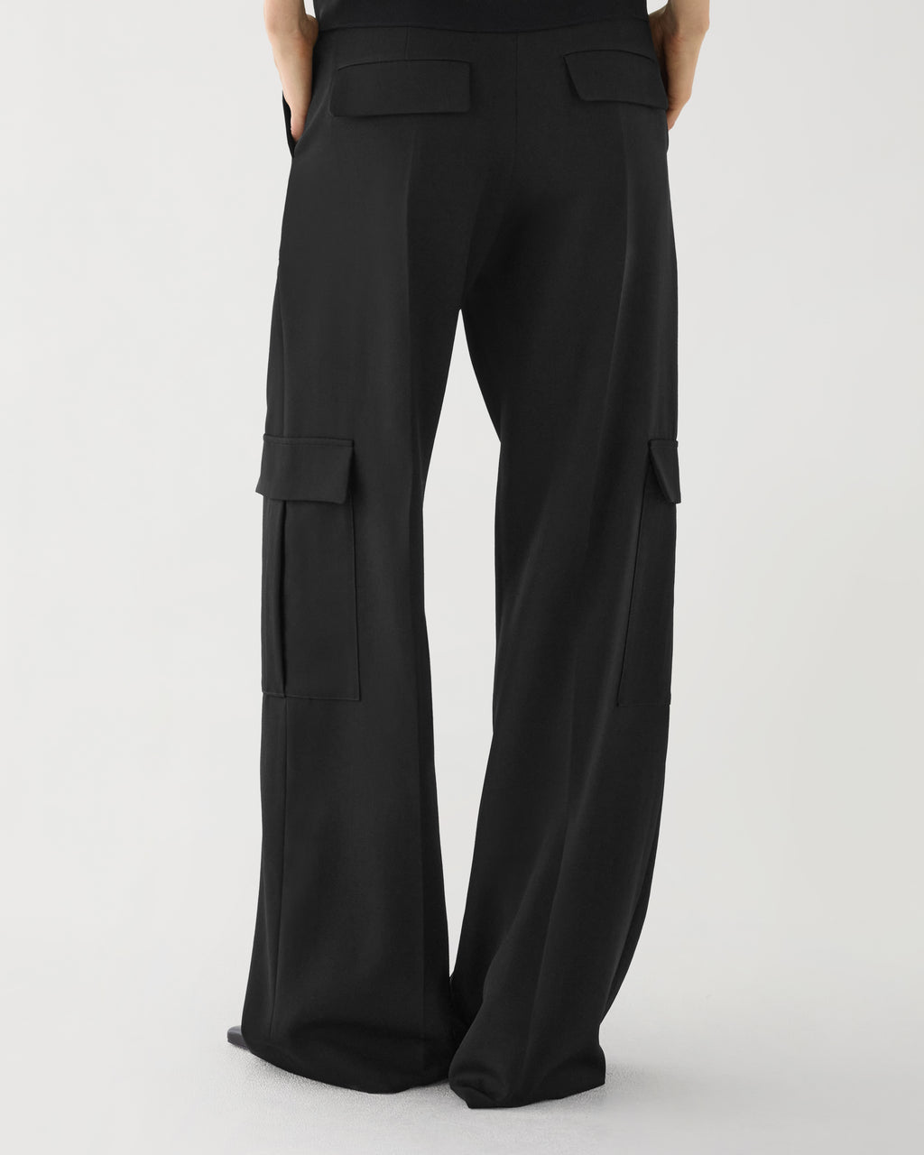 Black Etta trousers by Veronica De Piante in Grain de Poudre wool, showing tailored fit and textured fabric.