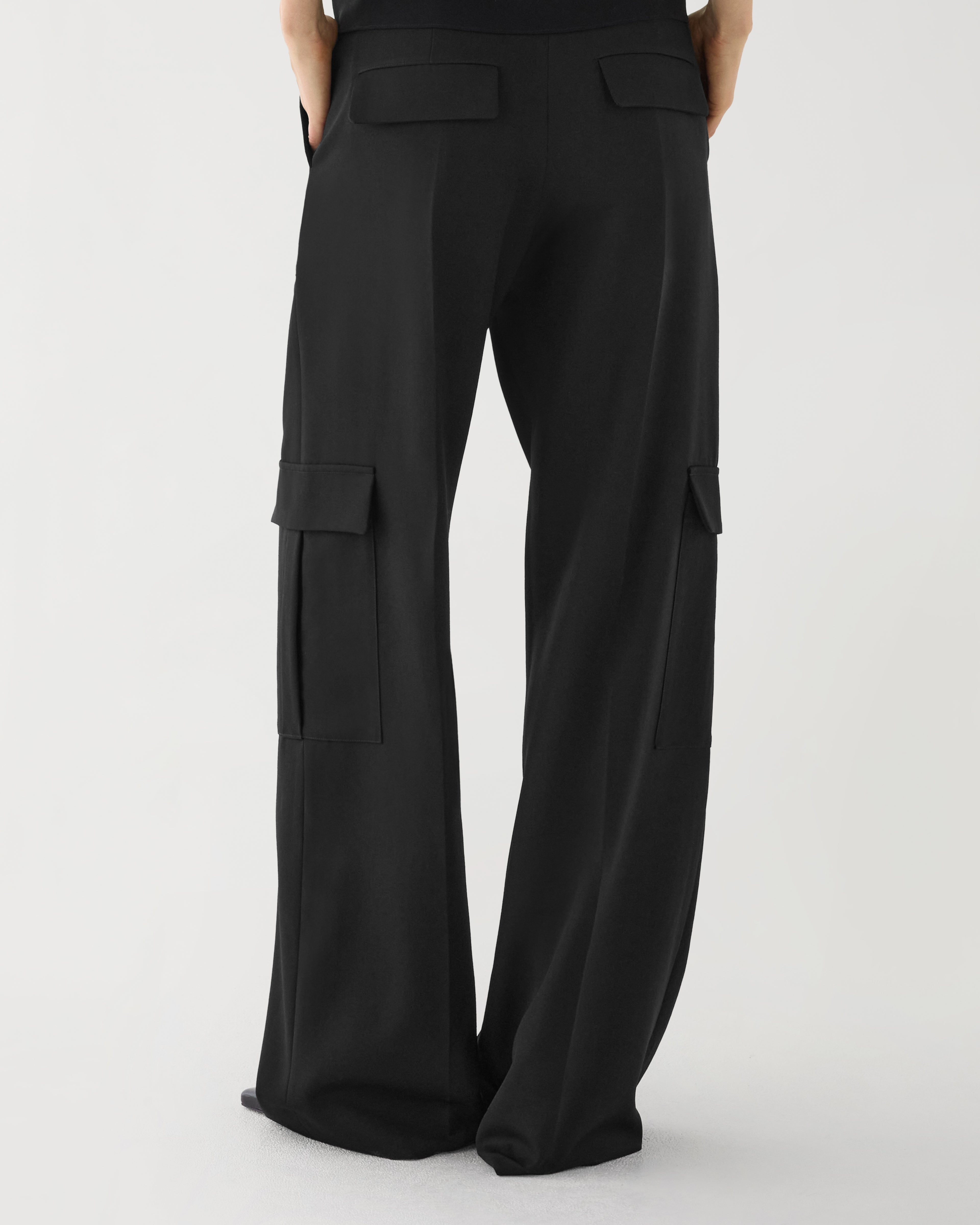Black Etta trousers by Veronica De Piante in Grain de Poudre wool, showing tailored fit and textured fabric.
