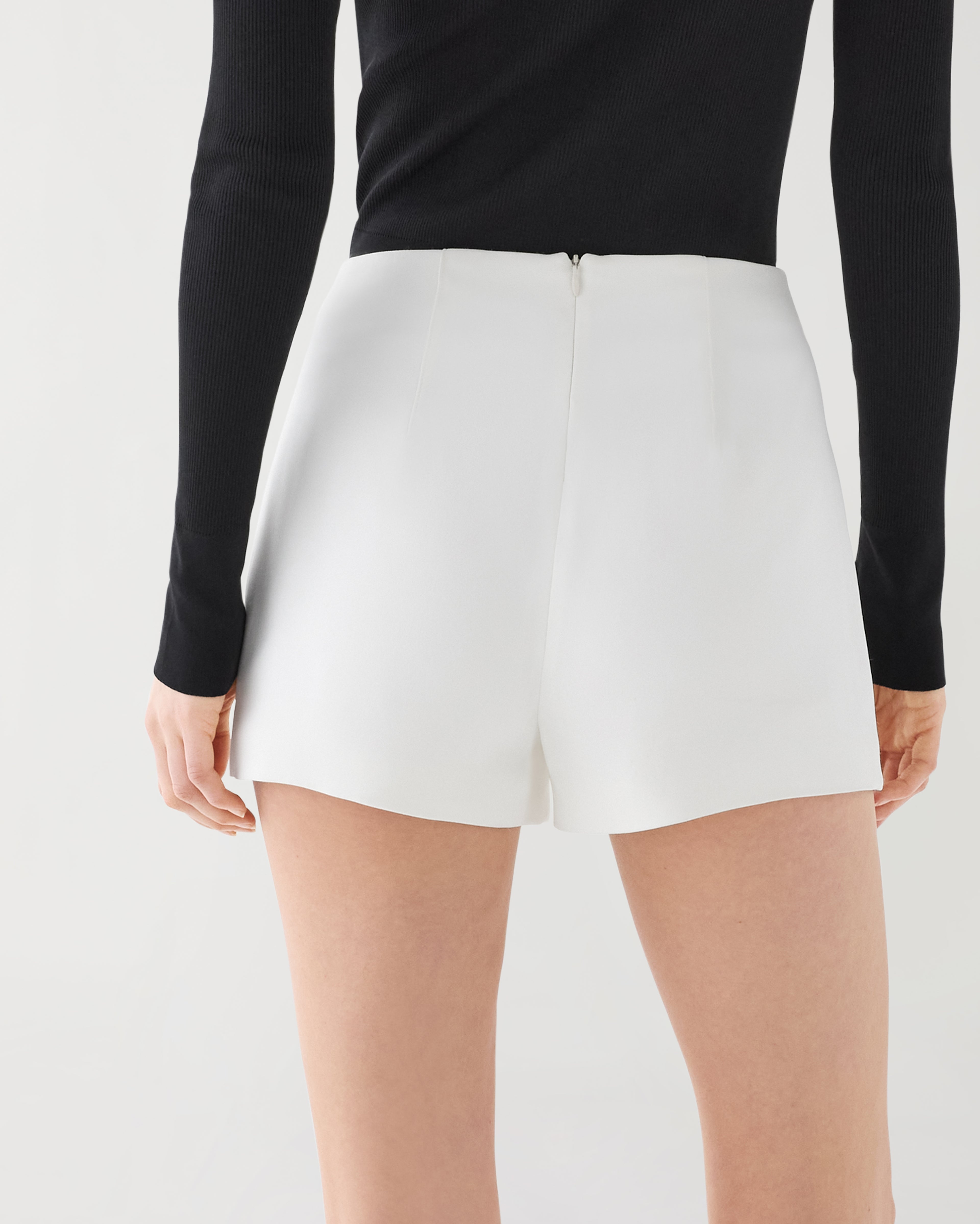 Luisa Short in Stretch Viscose Crepe, Off-White - Veronica De Piante