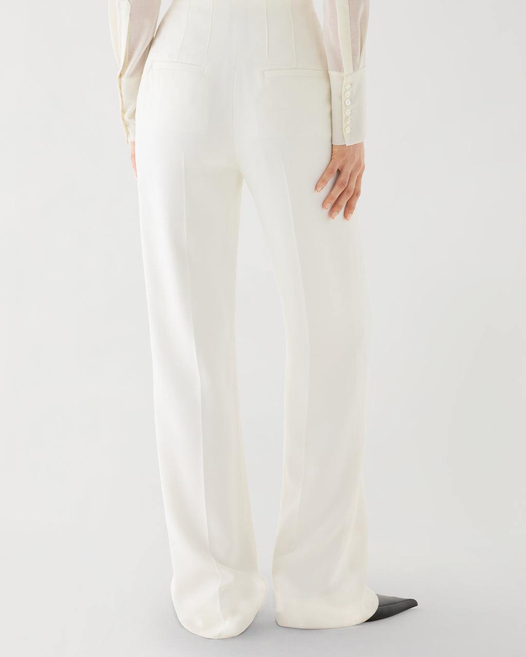 Off-white Naya trousers made of stretch viscose crepe, featuring a sleek and comfortable design for versatile styling.
