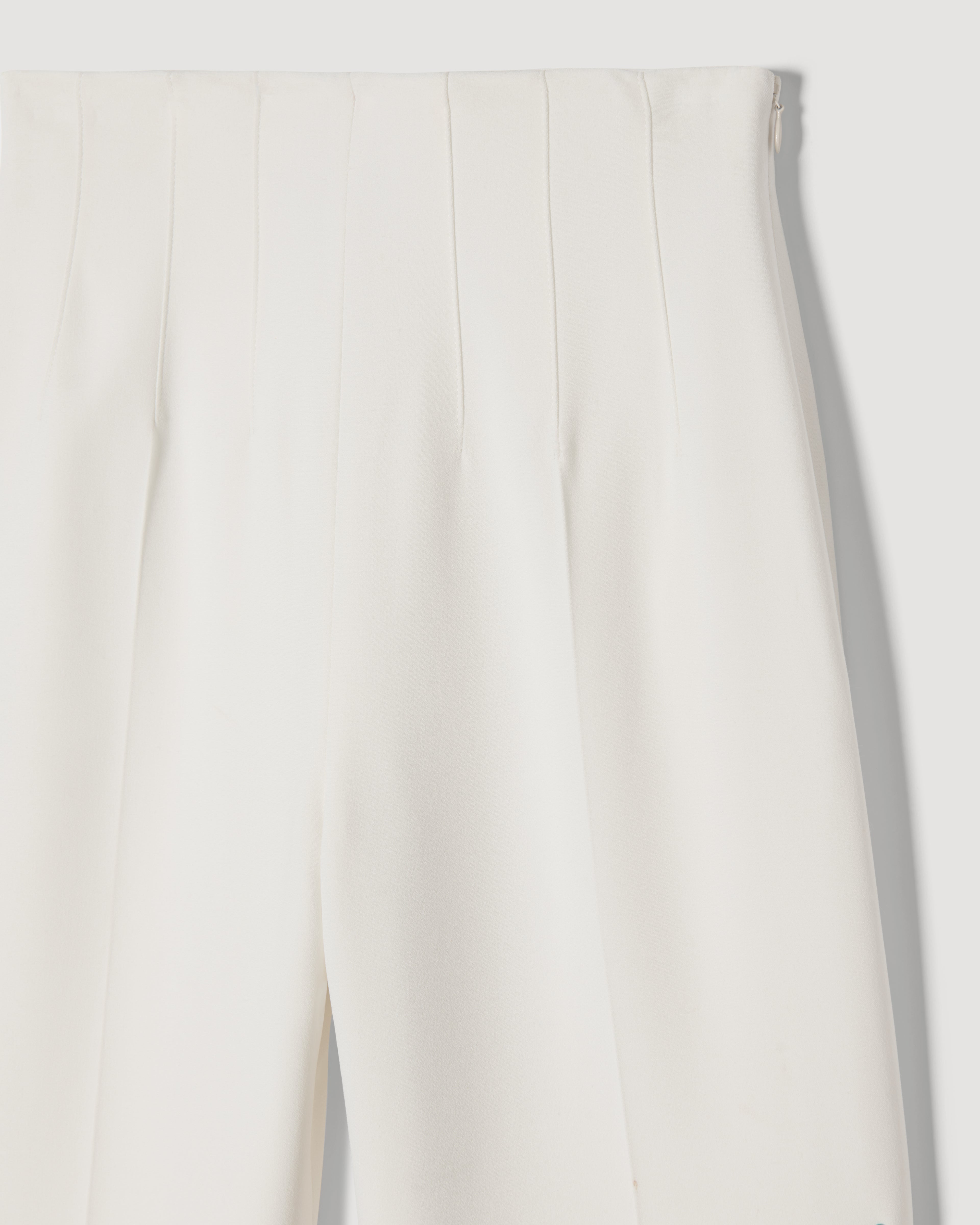 Off-white Naya trousers made of stretch viscose crepe, featuring a sleek and tailored fit for stylish bottoms.