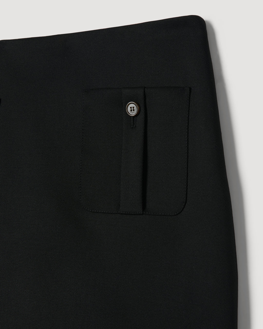 Black Veronica De Piante Sabine skirt made of stretch wool twill, shown in a stylish, close-up view.