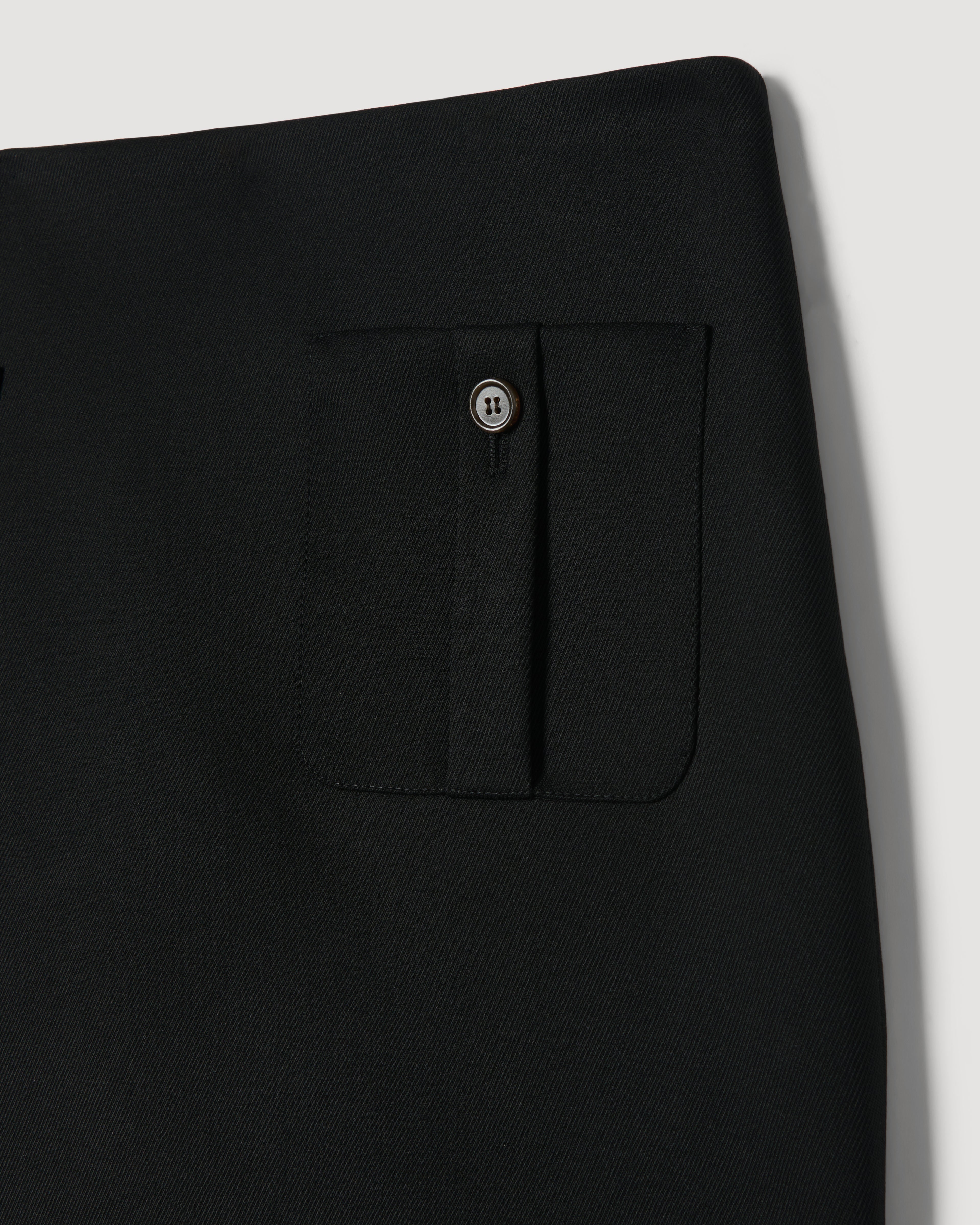 Black Veronica De Piante Sabine skirt made of stretch wool twill, shown in a stylish, close-up view.