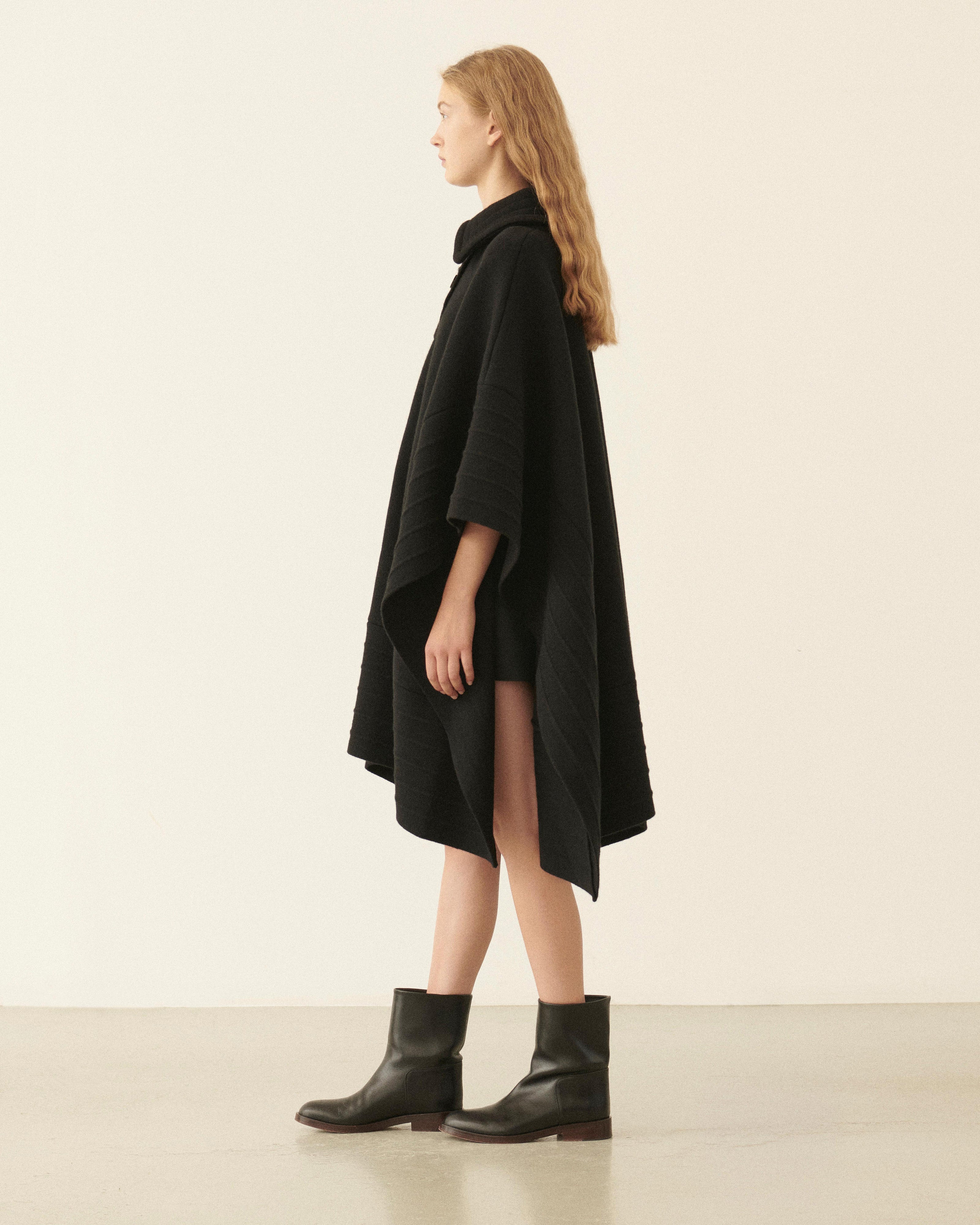 Francis Poncho in Wool and Cashmere, Black - Veronica De Piante
