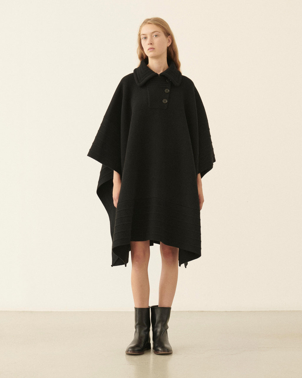 Francis Poncho in Wool and Cashmere, Black - Veronica De Piante