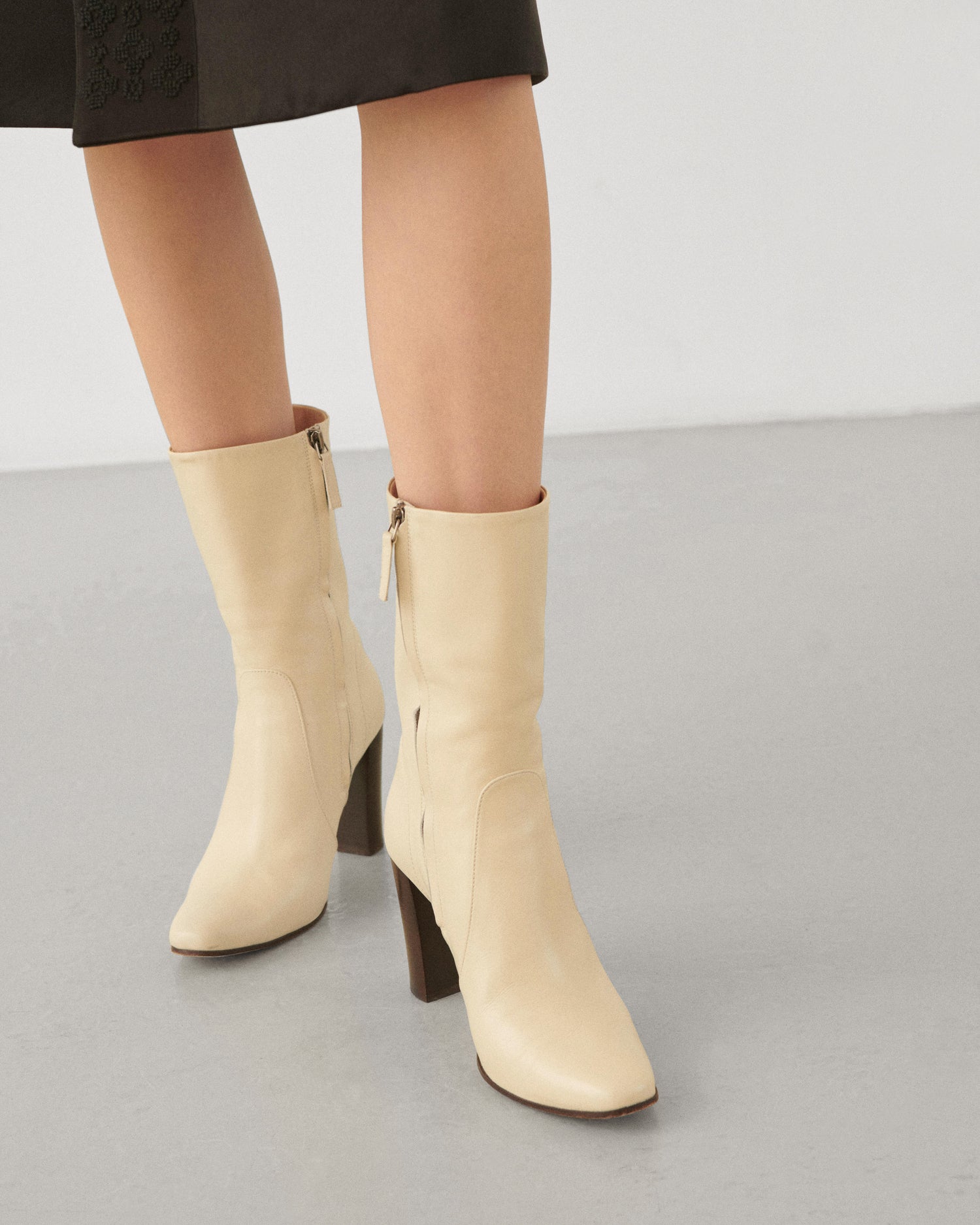 Gaia Heeled Ankle Boots in Leather, Limestone