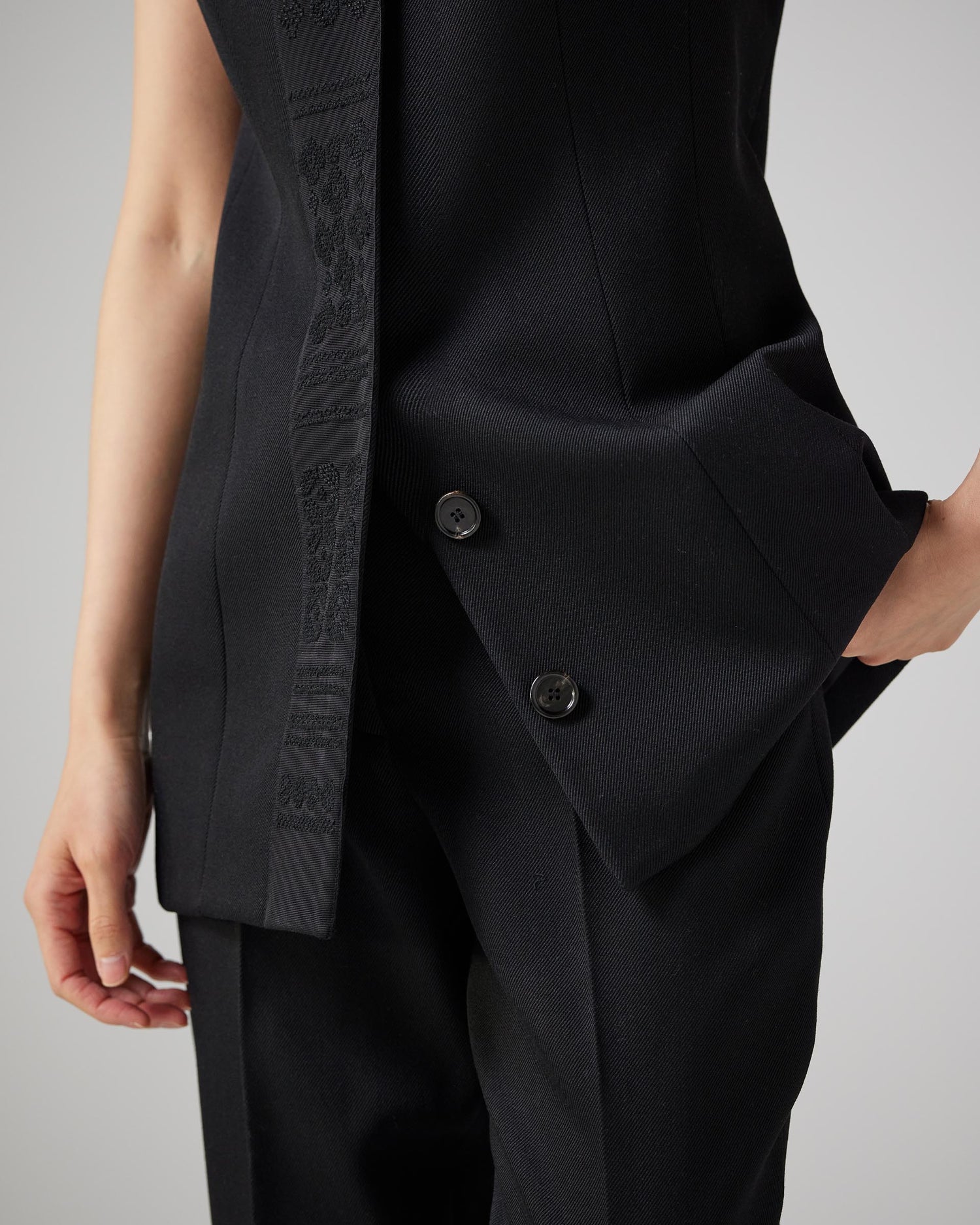 Gia Vest With SEP in Wool Twill, Black