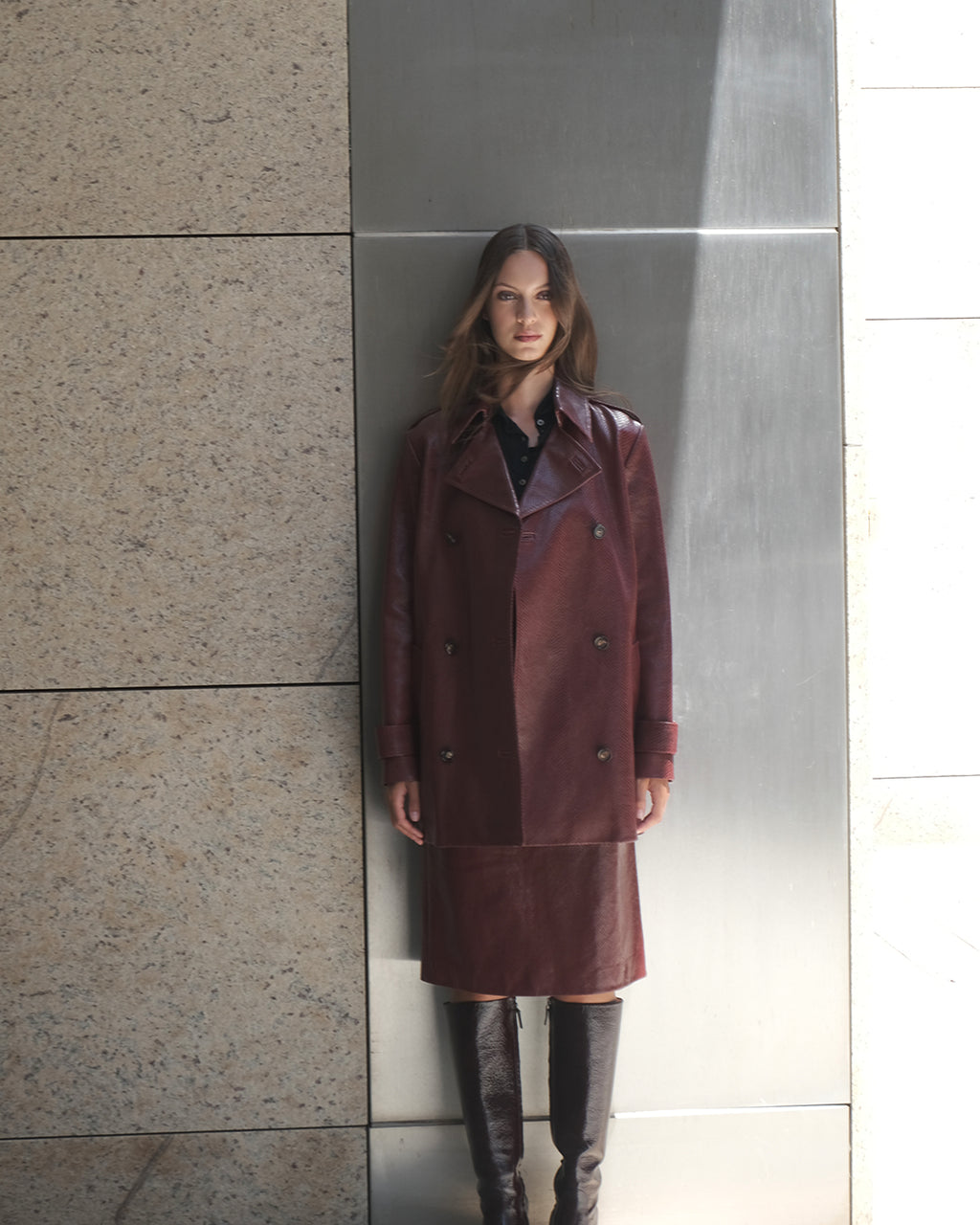 Veronica De Piante Noelia skirt in dark red embossed leather, showcasing a stylish, textured leather skirt with a snake pattern.