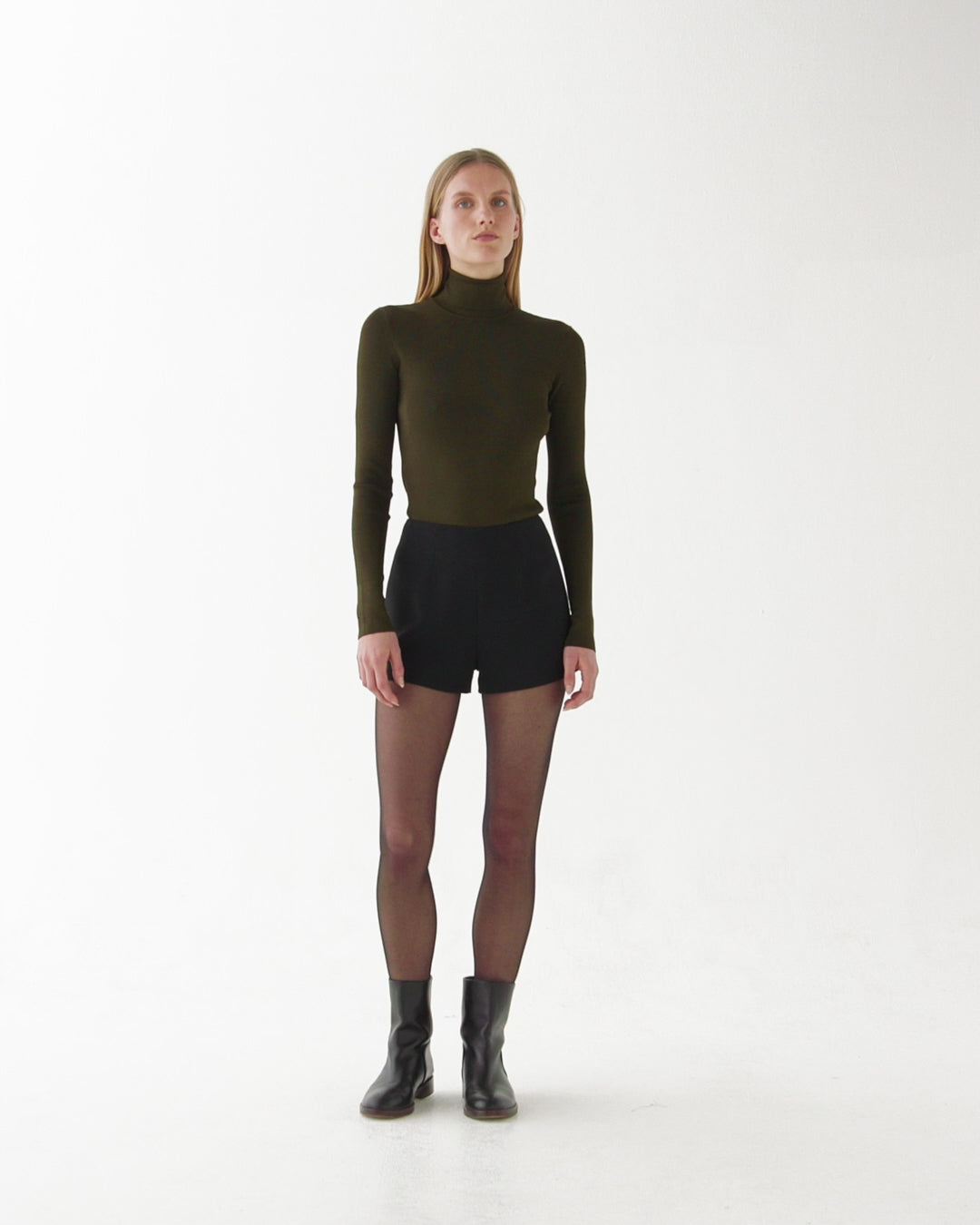 Luisa Short in Stretch Viscose Crepe, Black