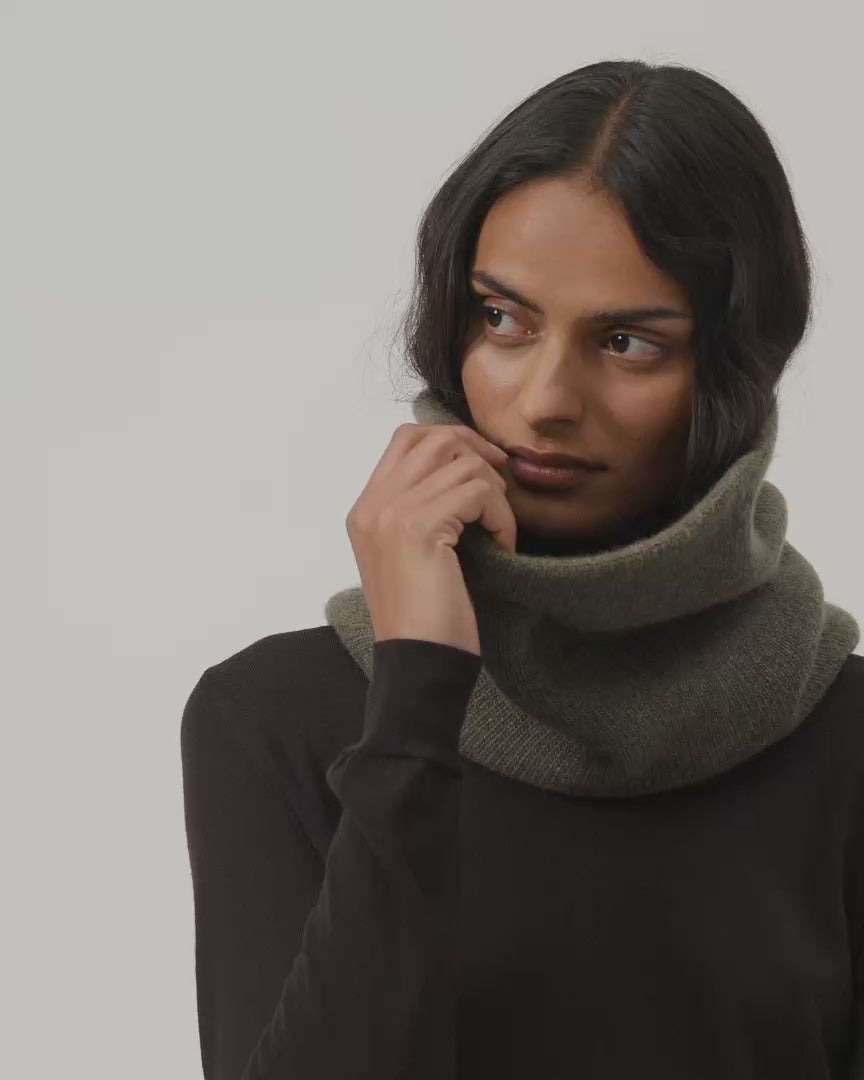 Fleur Snood In Wool Cashmere, Olive